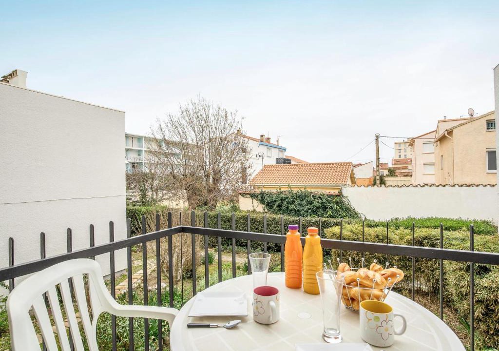 La Jetee Apartment | Studio Les Amandiers by Interhome
