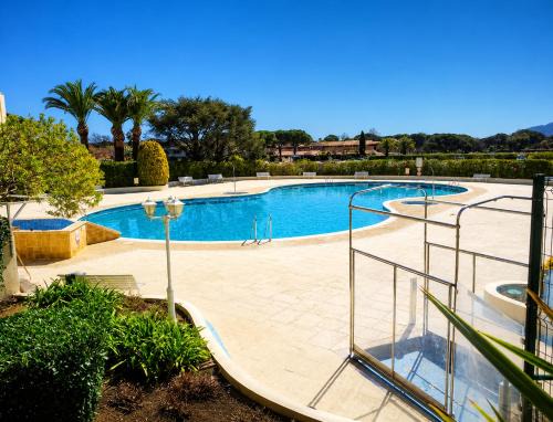 Mandelieu-La-Napoule Apartment | Studio NEUF - Cannes Marina - Terrasse & Piscine