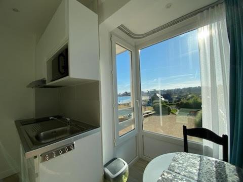 Trevou-Treguignec Apartment | Studio piscine et vue mer