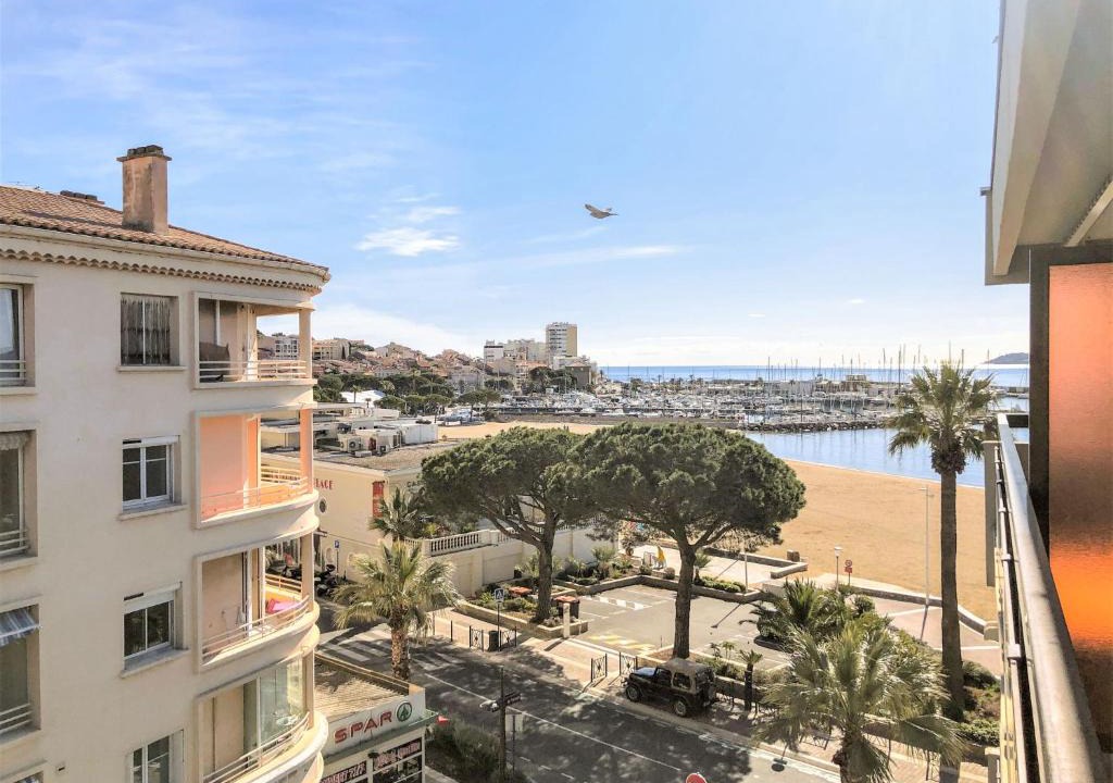 Sainte-Maxime City Centre Apartment | Studio Résidence Azur-3 by Interhome