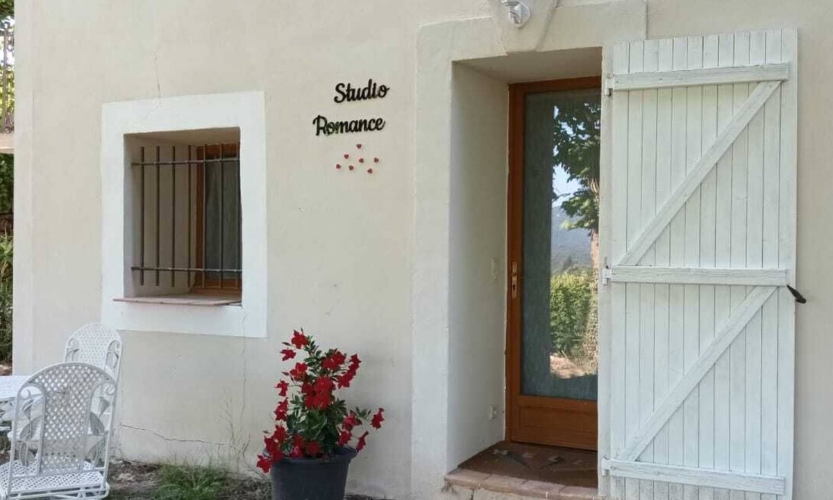 Carnoules Apartment | Studio Romance
