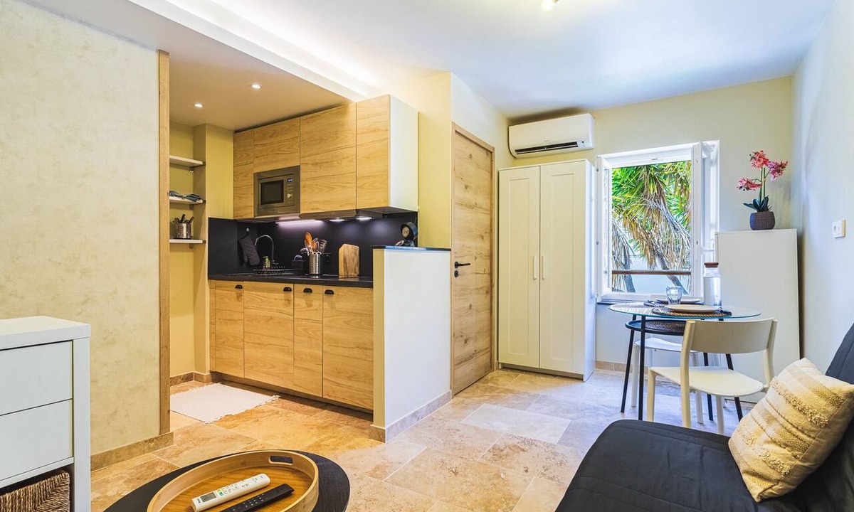 Hyeres City Centre Apartment | Studio Tom & Cé - Climatisé au centre-ville