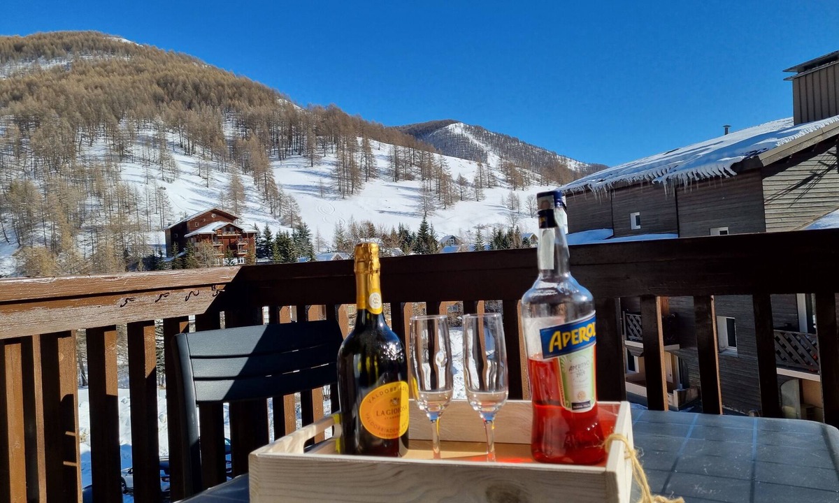 Allos Apartment | Studio 'Val d'Allos Mercantour' with Mountain View, Balcony and Wi-Fi
