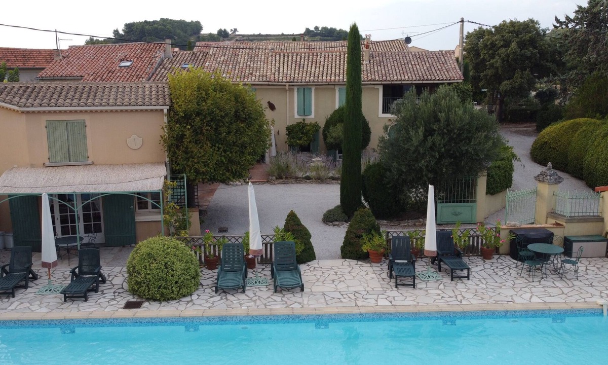 Rasteau Apartment | Studio with a pool, ideal for cyclists and athletes. Pets allowed