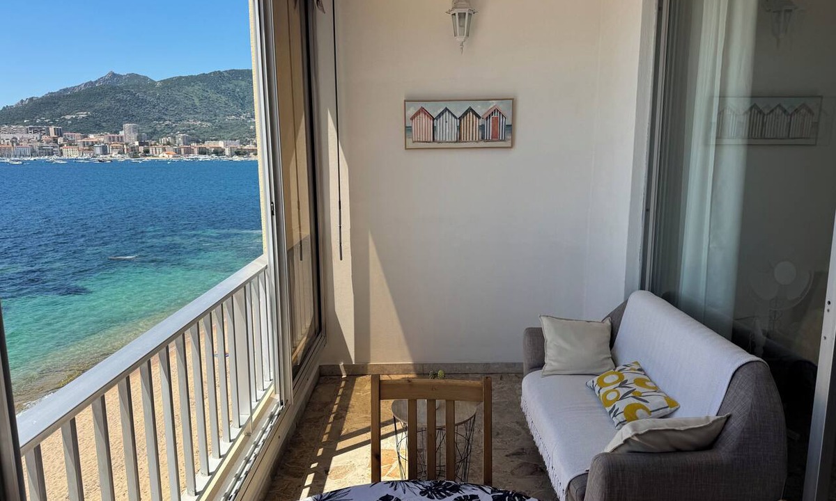 Le Ricanto Apartment | Studio with ocean view, direct beach access, Ajaccio Bay