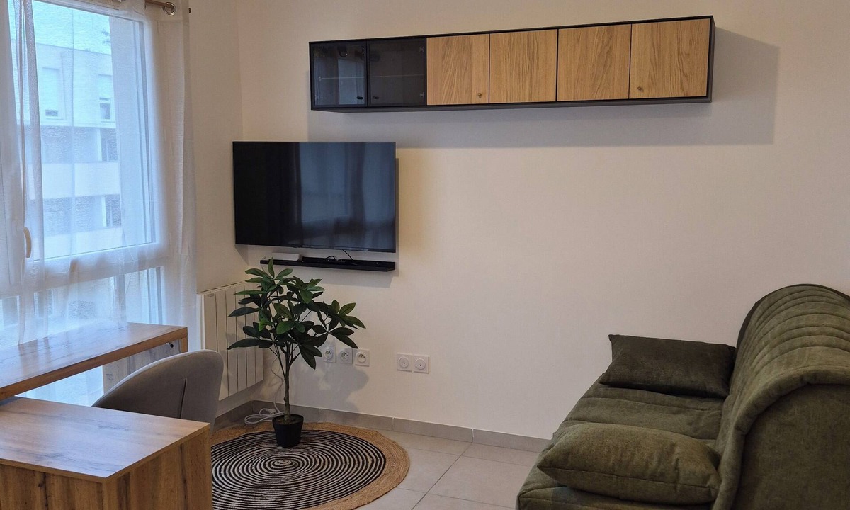 Valence Apartment | Studio with private parking - Near schools & hospital - Valence