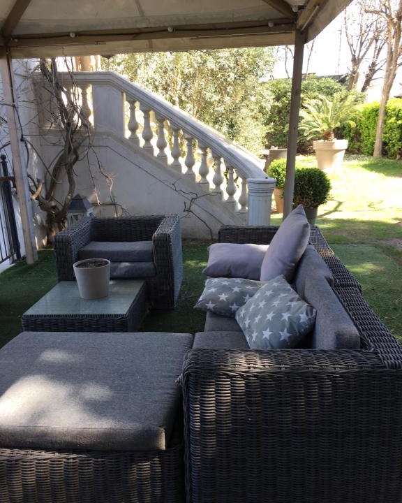 8th Arrondissement Villa | Stunning colonial villa by the beach
