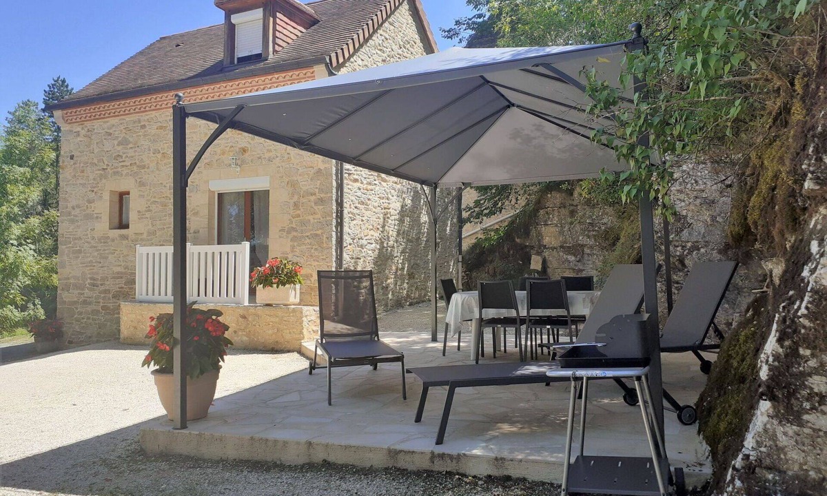 Degagnac House | Stunning private villa for 4 guests with WIFI, TV, terrace and parking