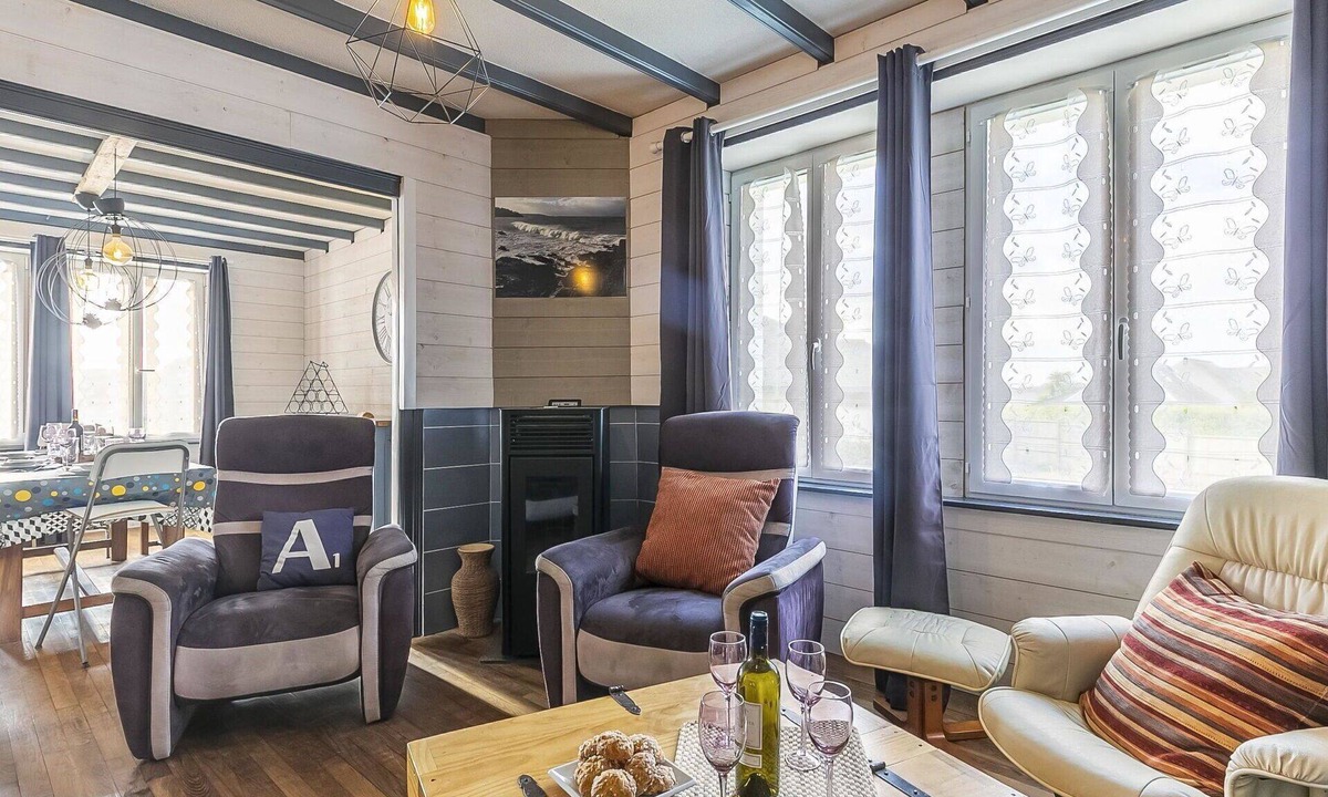 Locquirec House | Stunning private villa for 6 guests with WIFI, TV and pets allowed