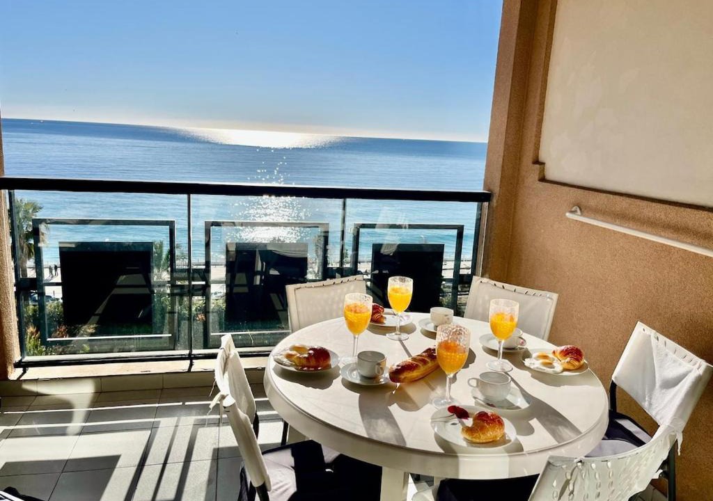 Cannes La Bocca Apartment | Sun and Sea