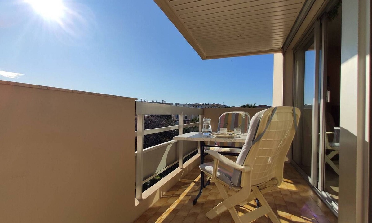 Plaine de la Brague Apartment | Sunny Studio with Terrace & Parking, 250m from Beach in Antibes