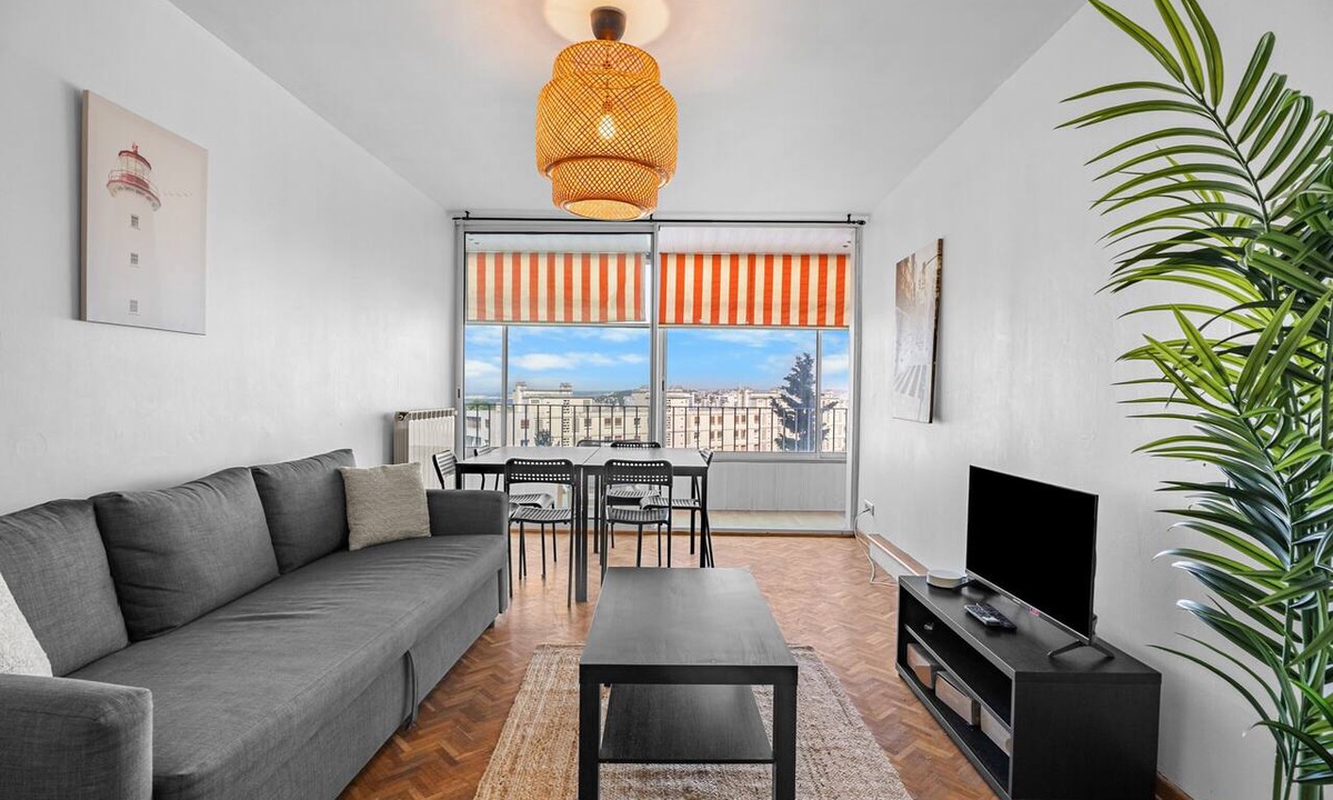 La Panouse Apartment | Superb Apartment with Panoramic View – Sleeps 8 – Marseille 9th District
