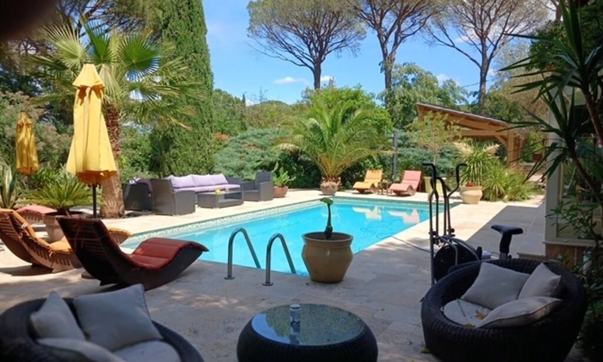 Vidauban Villa | Superb villa with pool, 3 bedrooms, 2 bathrooms, large living room.
