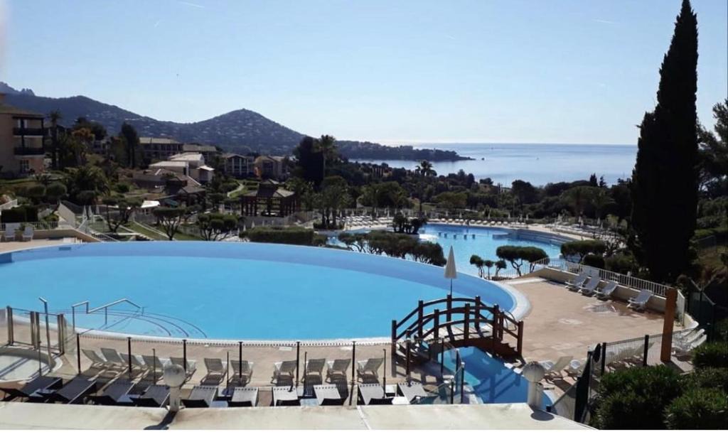 Cap Esterel Apartment | Superbe duplex T3 climatisé avec Terrasse et Solarium, magnifique vue Mer et Golf