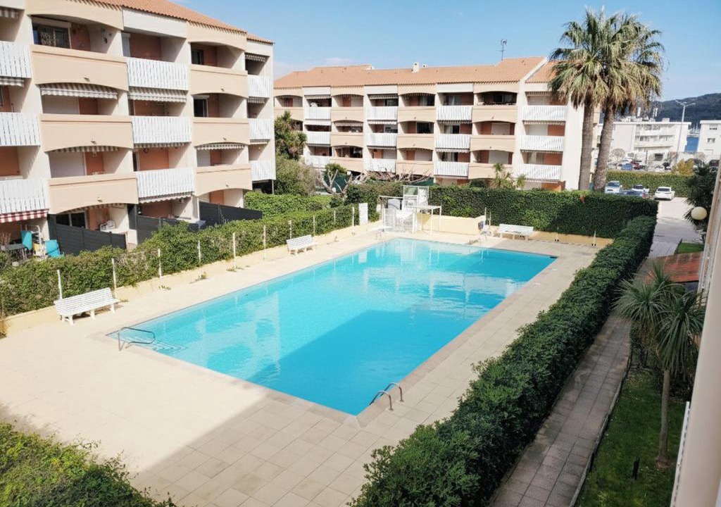 Les Sablettes Apartment | T2 climatisé dans résidence avec piscine, tout à pied