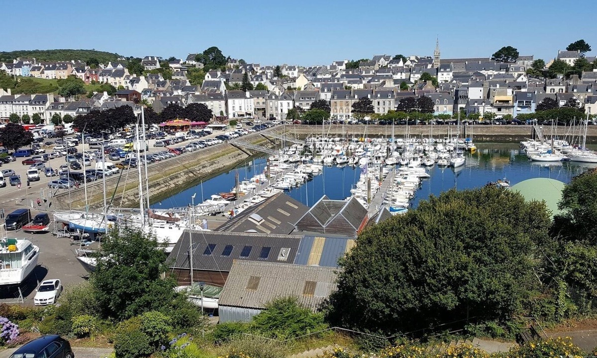 Douarnenez Apartment | T2 duplex apartment facing the marina