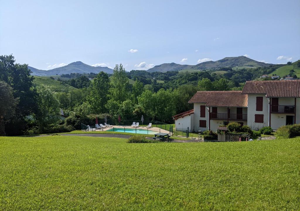 Souraide Apartment | T3 proche d'Espelette dans domaine avec piscine