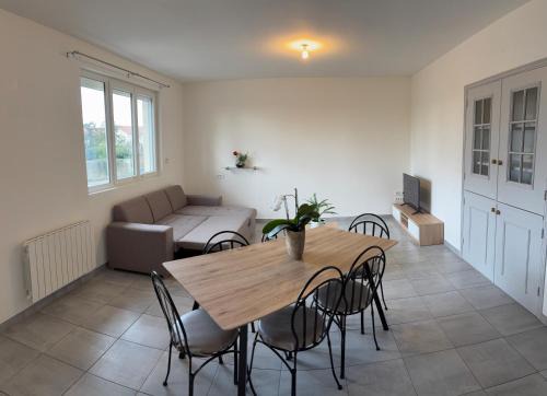 Satolas-et-Bonce Apartment | T4 3 chambres canapé convertible 8 places