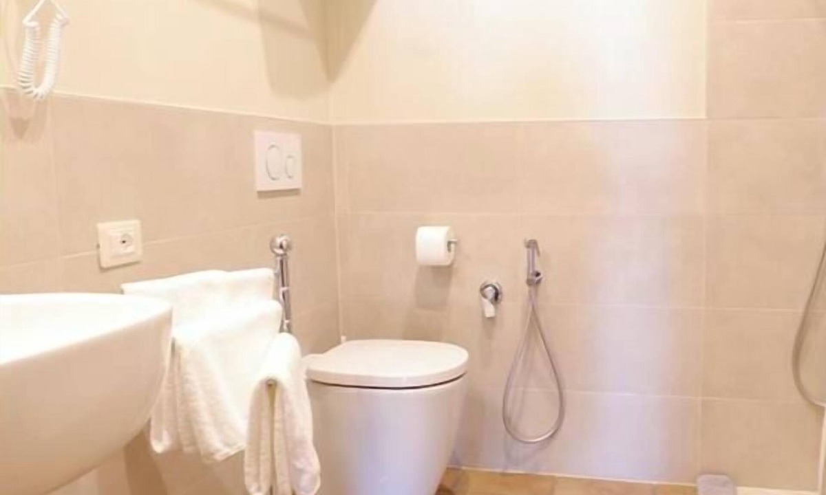 Monforte d'Alba Apartment | The Seven Ways - Birch Apartment with Relaxing Porch