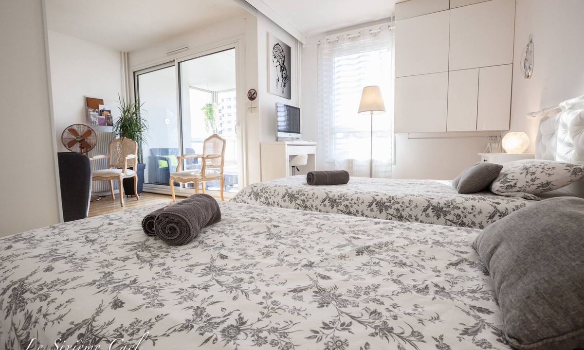 Moliere Vauban Apartment | ★ The Sixième Ciel ★ 70 m² with Balcony & Parking - central LYON ❤️