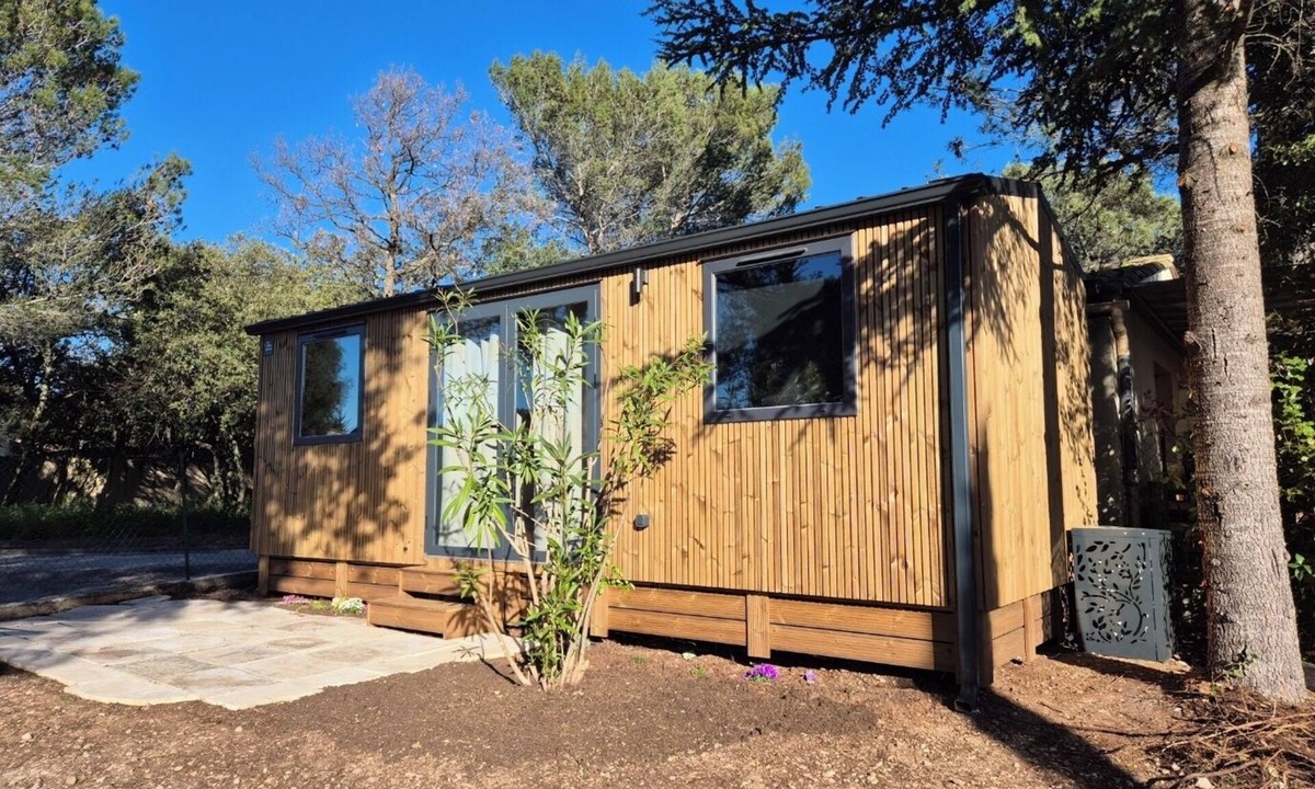 Carpentras Ski Chalet | Tiny 2 pers 1 Ch, equipped kitchen, air conditioning; Swimming pool; between Mont Ventoux and Avignon