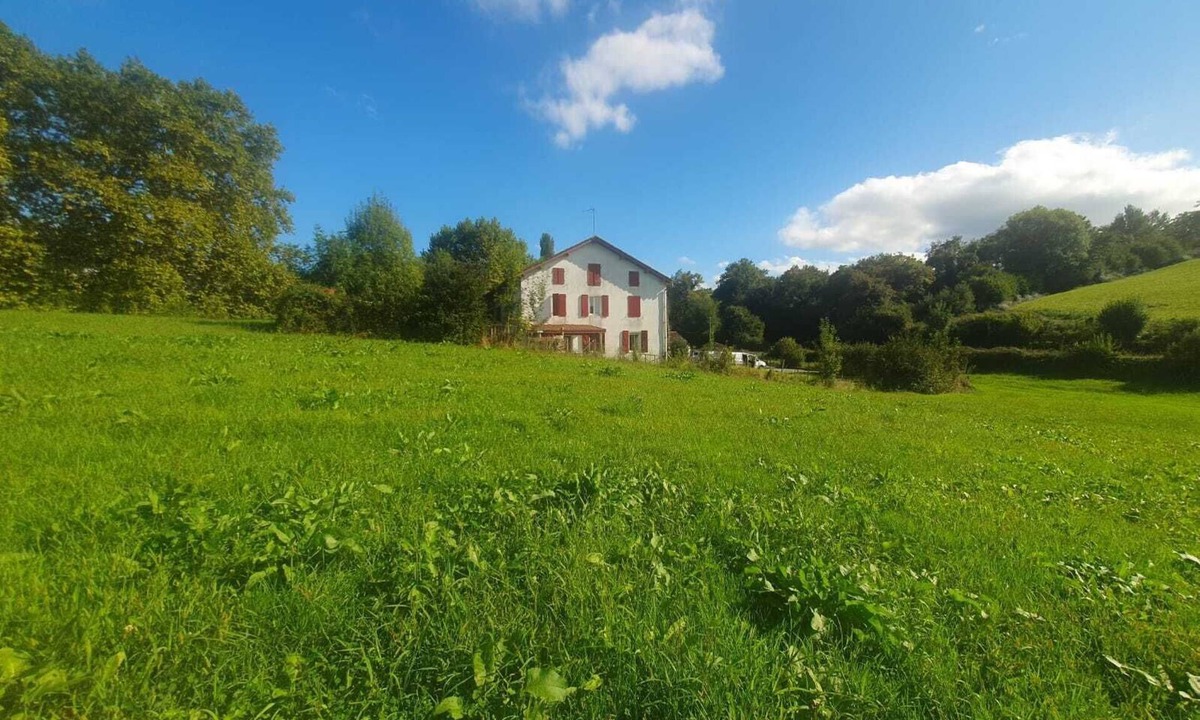Uhart-Mixe House | Traditional Basque house with views of the hills