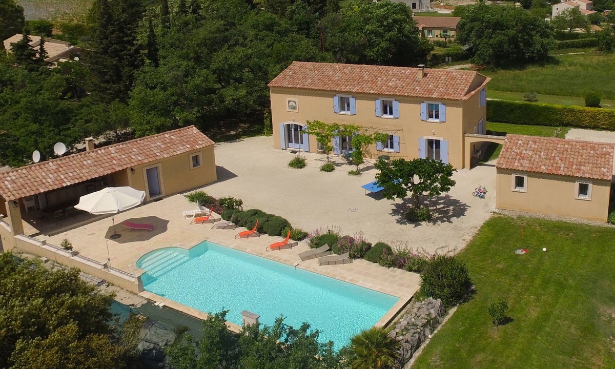 Lacoste House | Traditional provincial holiday home - air conditioned