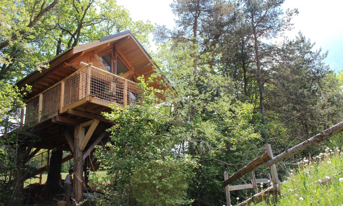 Saint-Paul-les-Monestier Cabin | Tree House-Private Bathroom-Mountain view-La Cabane des Cerfs