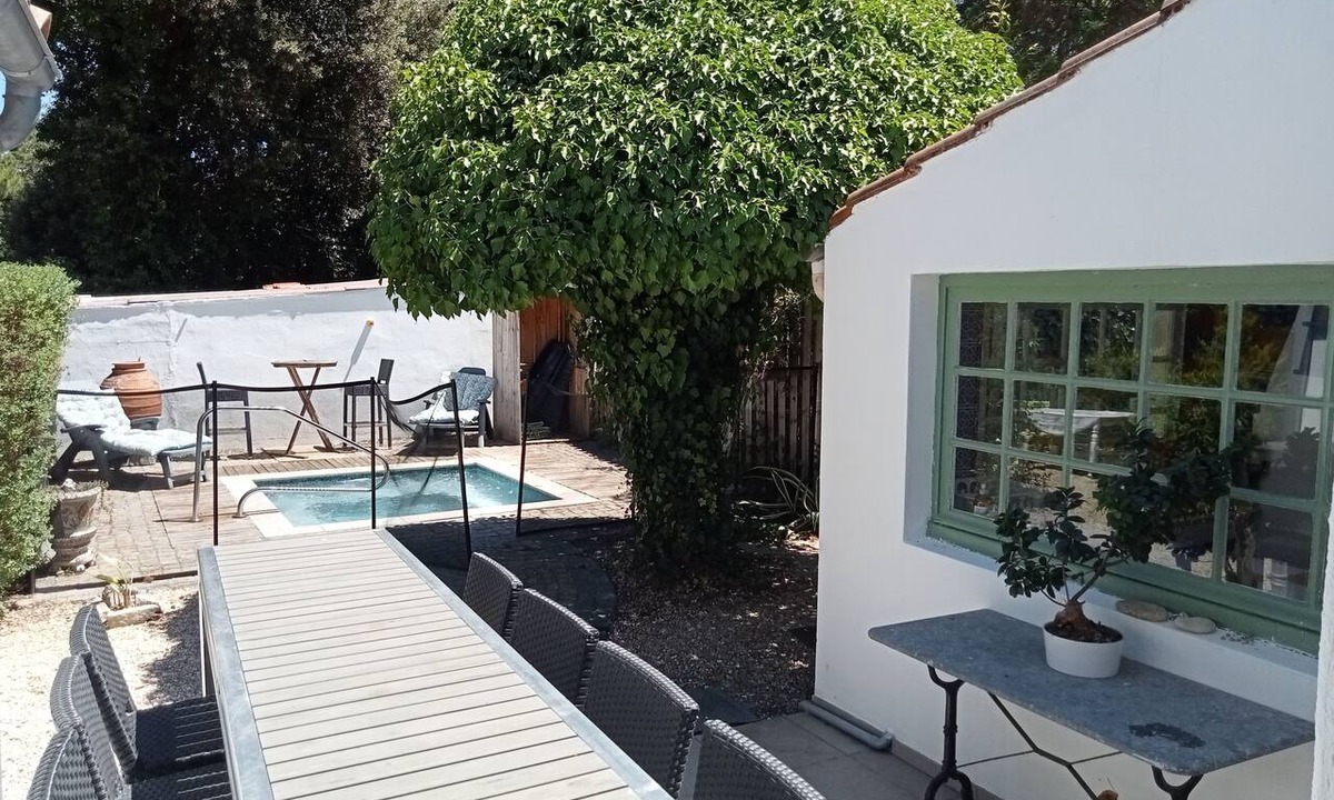 Rivedoux-Plage House | Typical Réthaise house set in large wooded grounds with outdoor spa