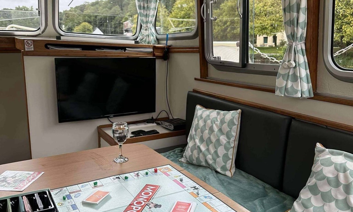 Saint-Nicolas des Eaux Boat Rental | Unusual stay on the Blavet: cosy dockside boat for 2-5 people.
