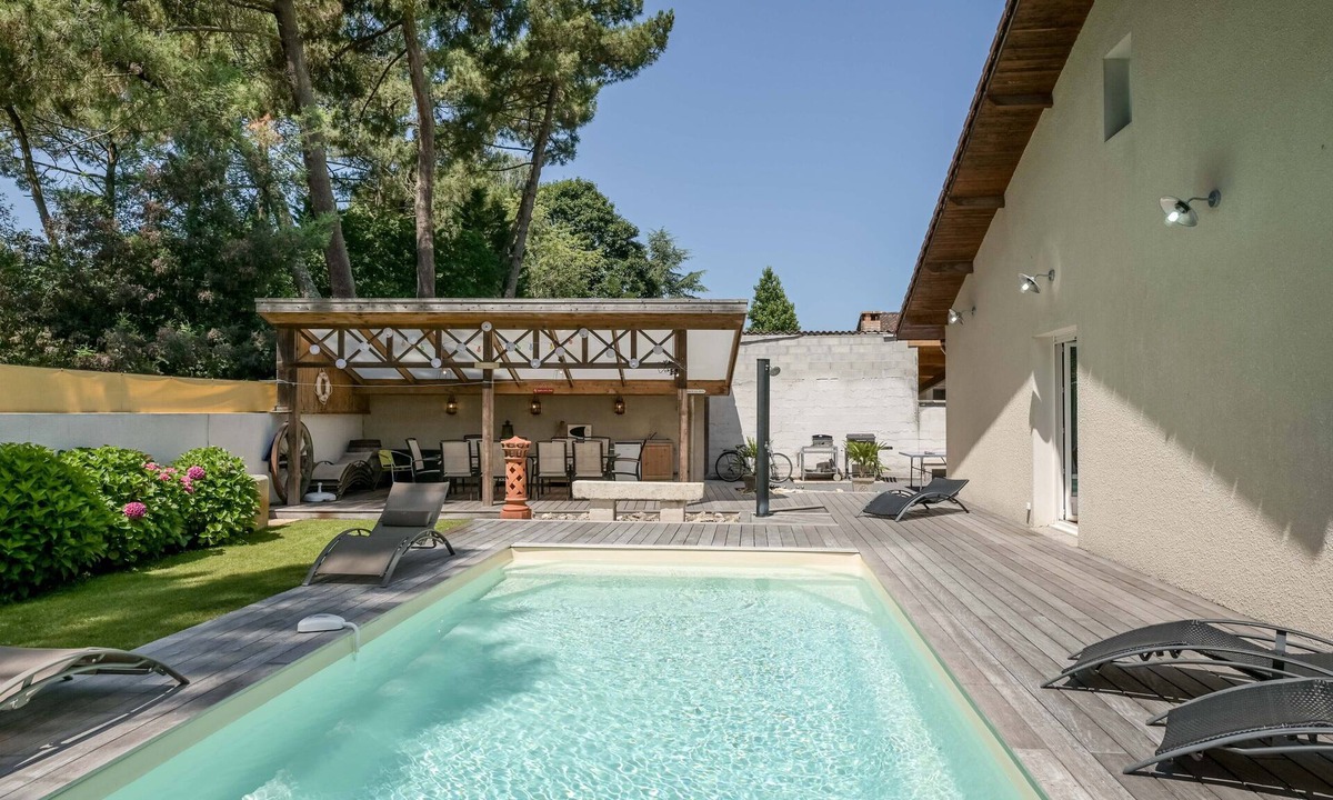 Cazaux House | Vacation Villa "Villa Teny La Teste Arcachon" with Pool, Garden, and Terrace