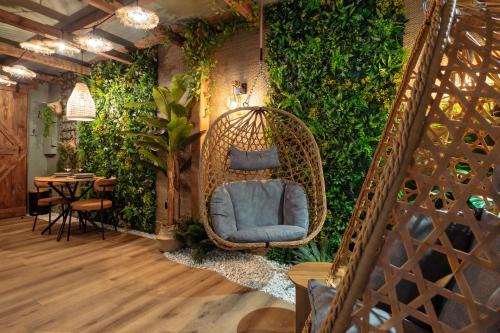 Chavanay Apartment | Vert ailleurs - Jungle room