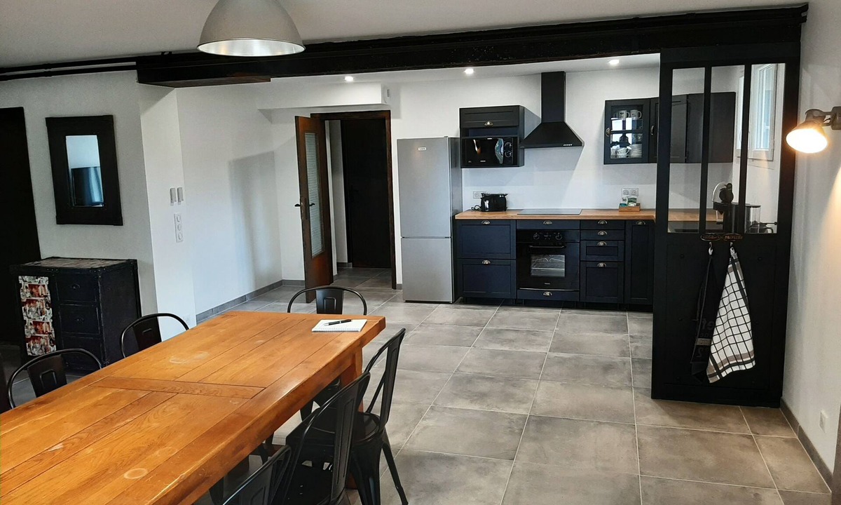 Chatel-Guyon Apartment | Very large space with industrial feel