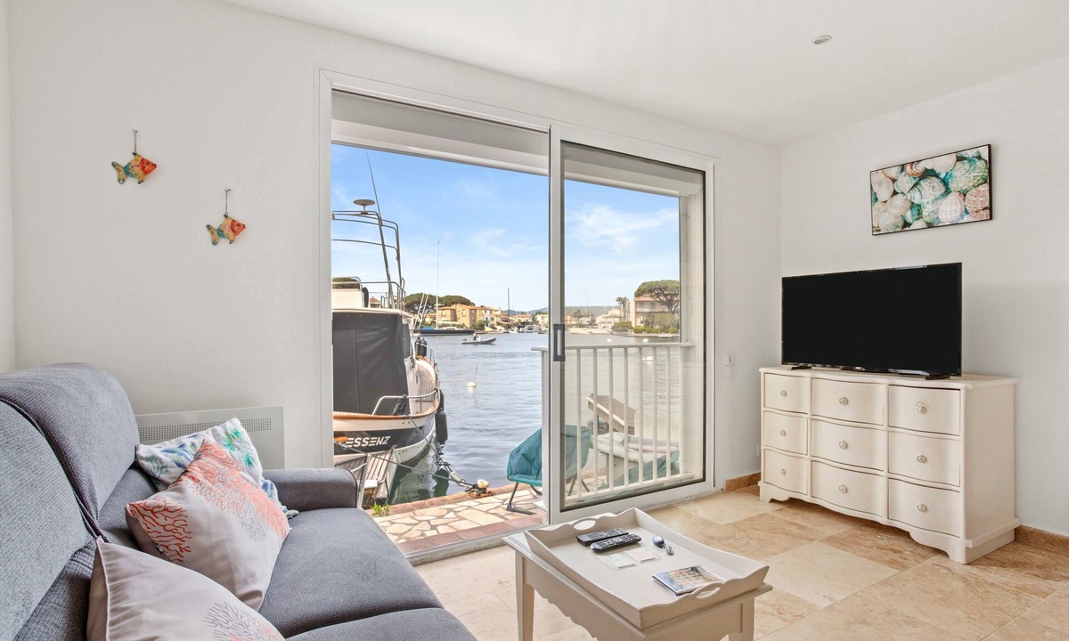 Port Grimaud Apartment | Very Pleasant Ground-Floor Apartment Near the Beach