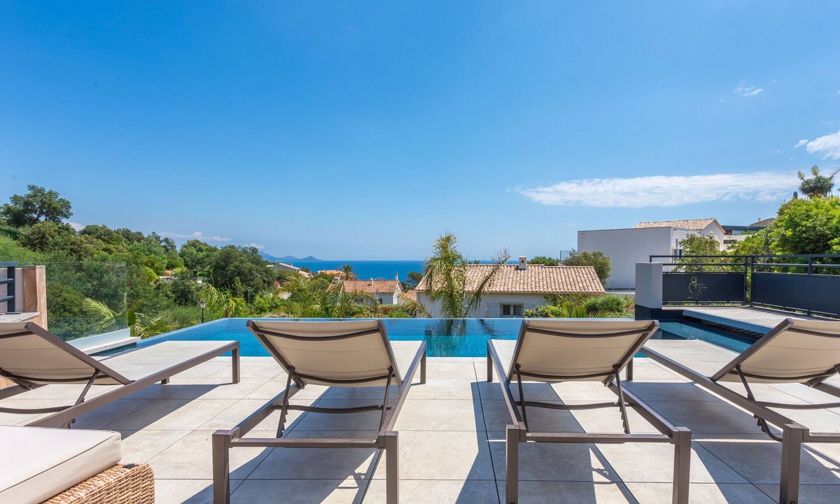 Les Issambres Villa | Villa 'Belenos Pool Sea View' with Sea View, Wi-Fi, and Air Conditioning