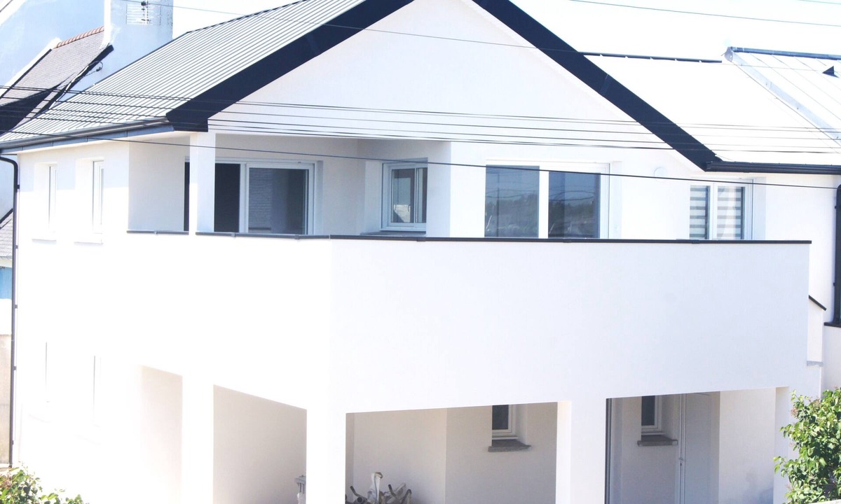 Plouescat House | VILLA DES LILAS - small sea view. 50m from the beach