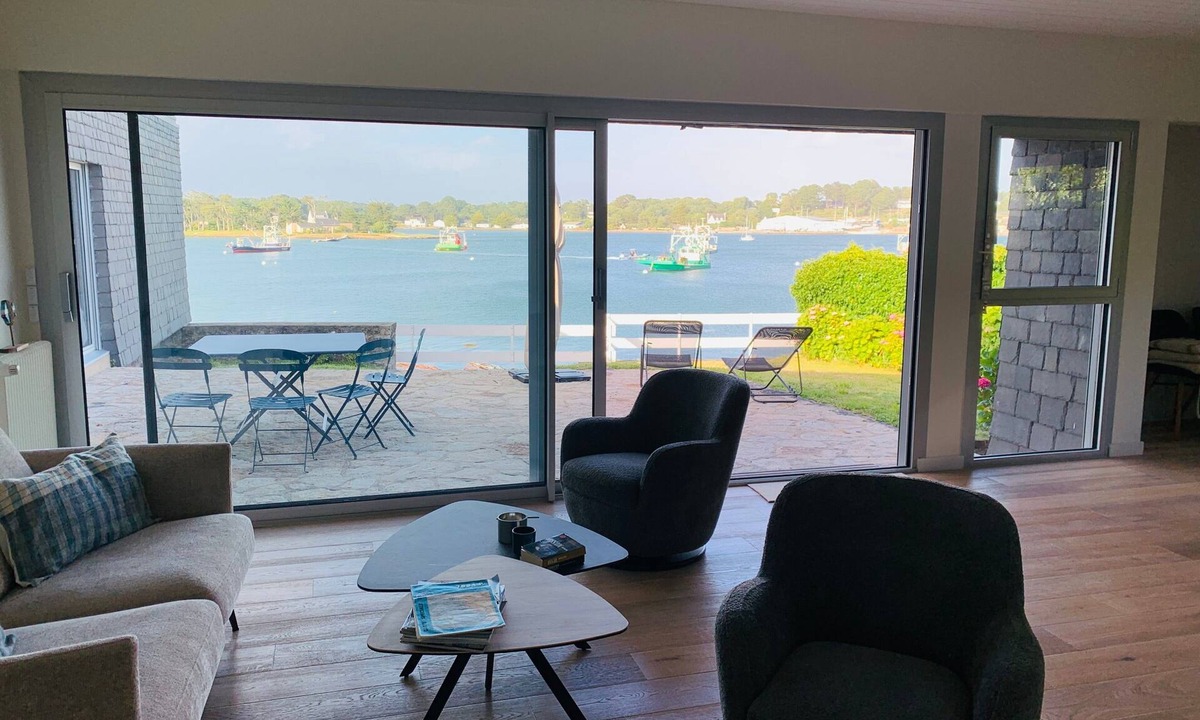 Morbihan House | Villa "Glaz - River View of Crac'h" with Terrace