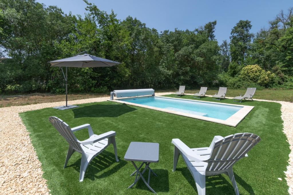 Berrias-et-Casteljau House | Villa Graveyron - Maison avec piscine privée