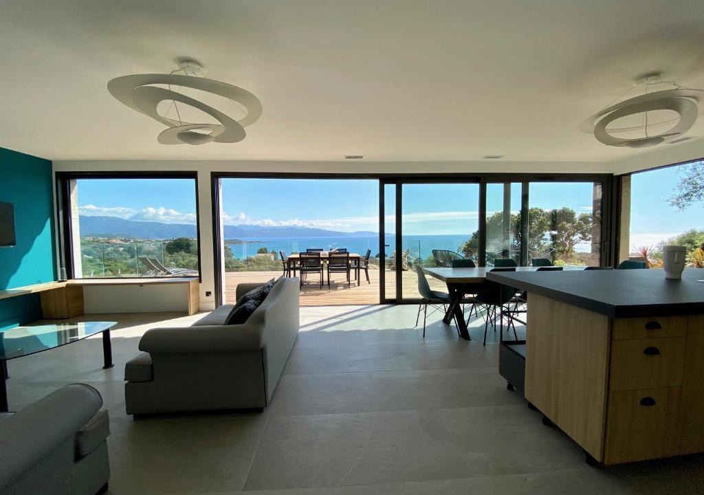 Sagone Villa | Villa haut de gamme avec splendide vue mer et piscine, passage secret à découvrir