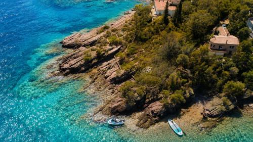 Agay Villa | Villa provençale authentique front de mer piscine et plage privée