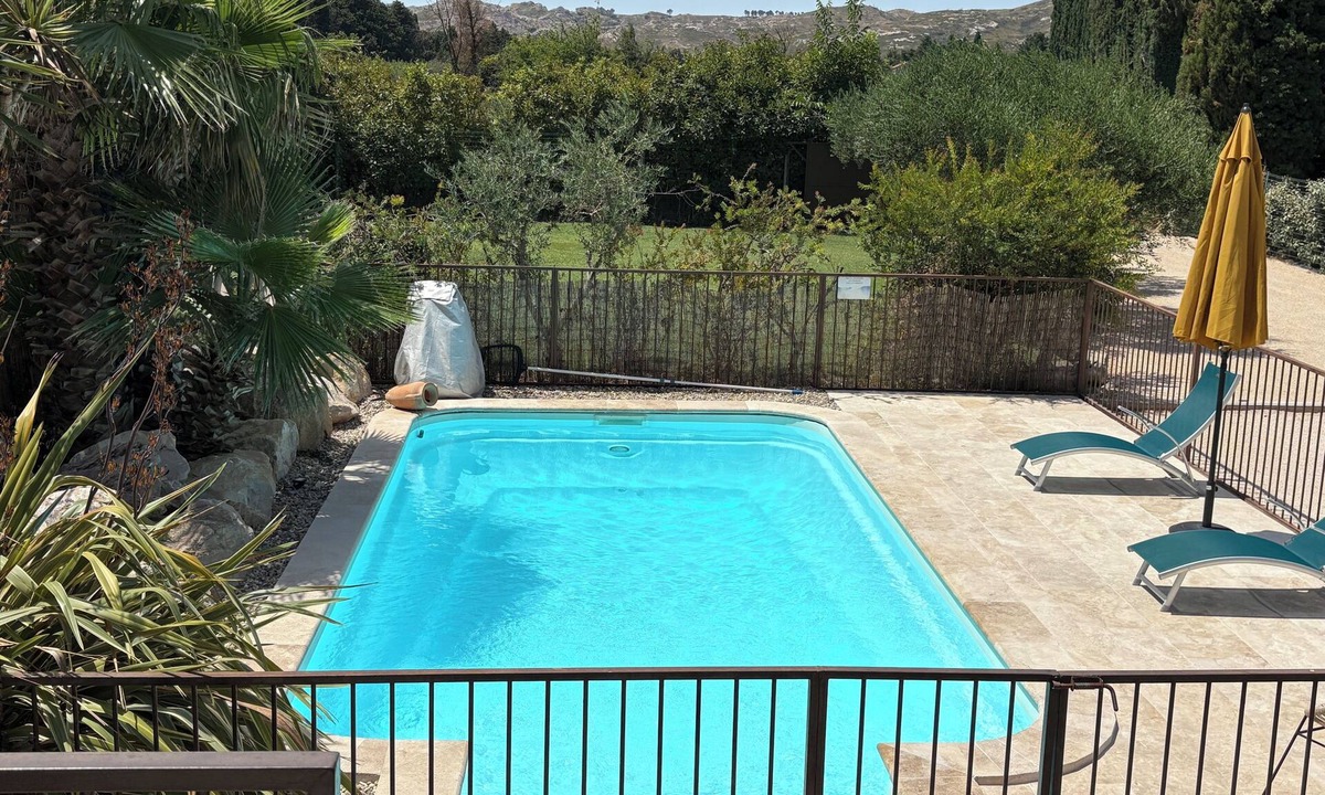 Graveson Villa | Villa quiet, air-conditioned, heated pool, Sauna, between Saint Remy & Avignon. 4 *