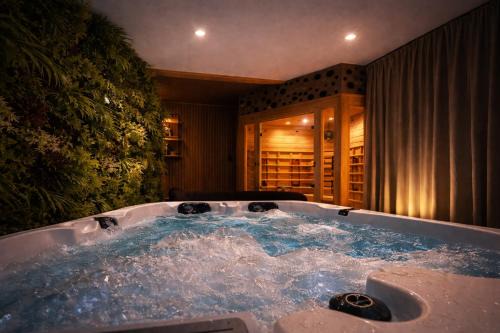 Brive-la-Gaillarde House | Villa Sirey & SPA - Jacuzzi & Sauna privatifs - 4 étoiles - 6 pers