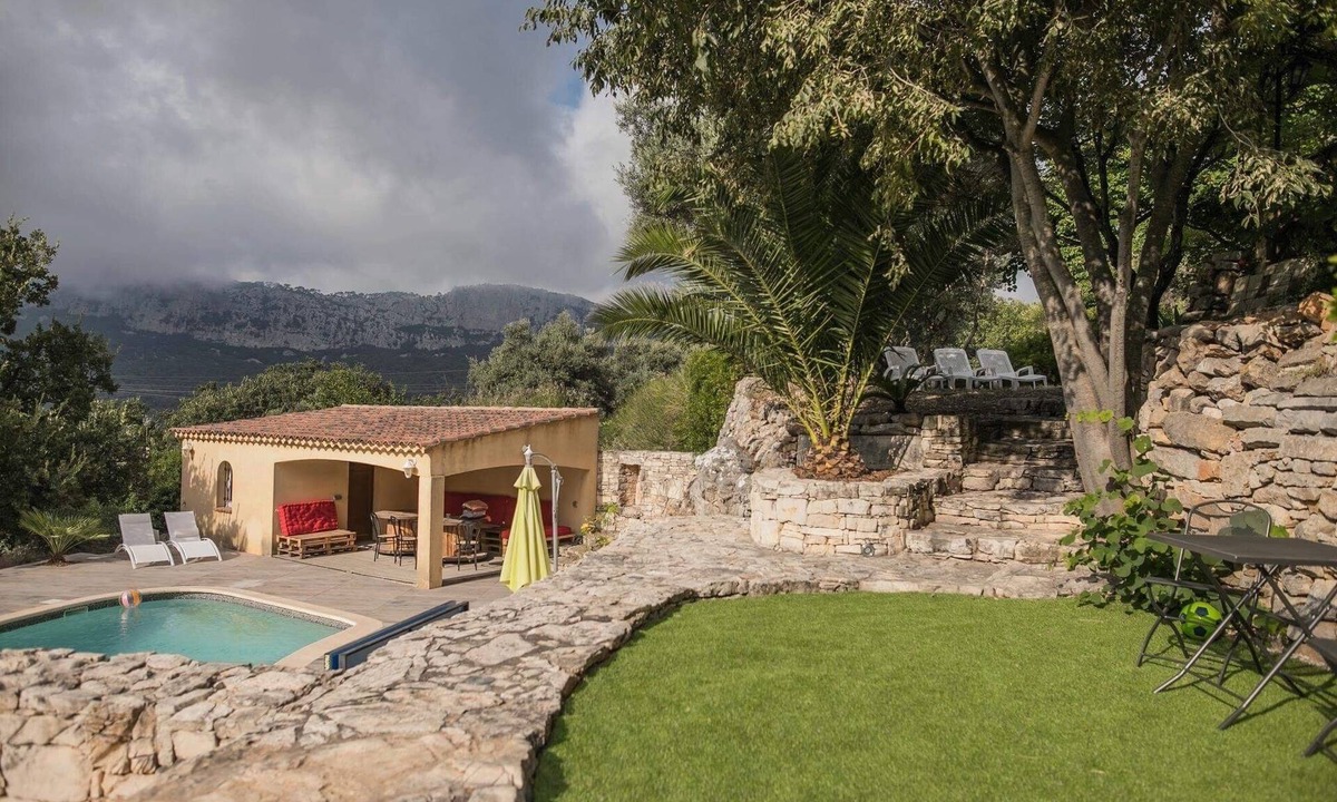 La Valette-du-Var Villa | Villa with all comforts, spa, heated pool, billiards, not overlooked