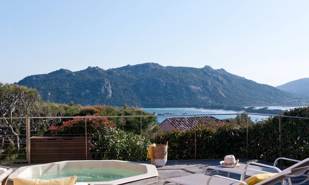 Santa Giulia Villa | Villa with jacuzzi and sea view - Santa Giulia - Residence with swimming pool