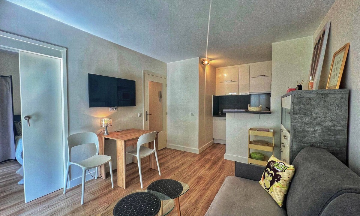 Riou - Petit Juas - Av de Grasse Apartment | vpark