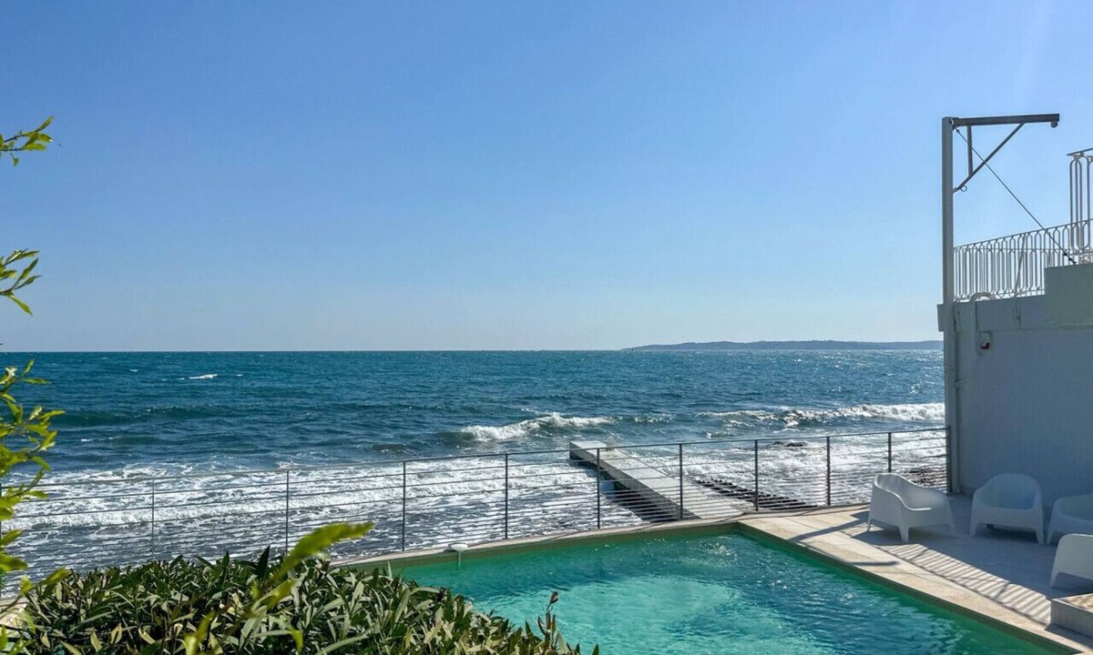 Plage de la Garonnette House | Waterfront Villa CapCode in Sainte-Maxime
