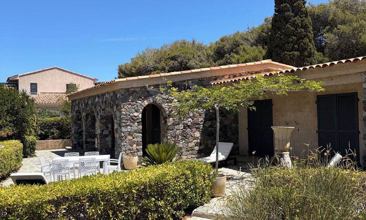 Marine de Davia House | Waterfront villa, in the popular Marine de Davia!