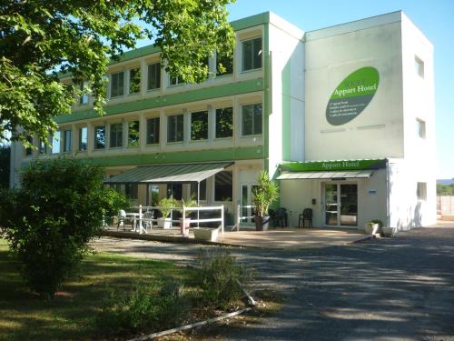 Bessines Apartment | West Appart' Hôtel