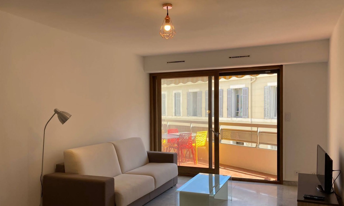 7th Arrondissement Apartment | With or without a car: shops, beaches, town centre, transport etc.