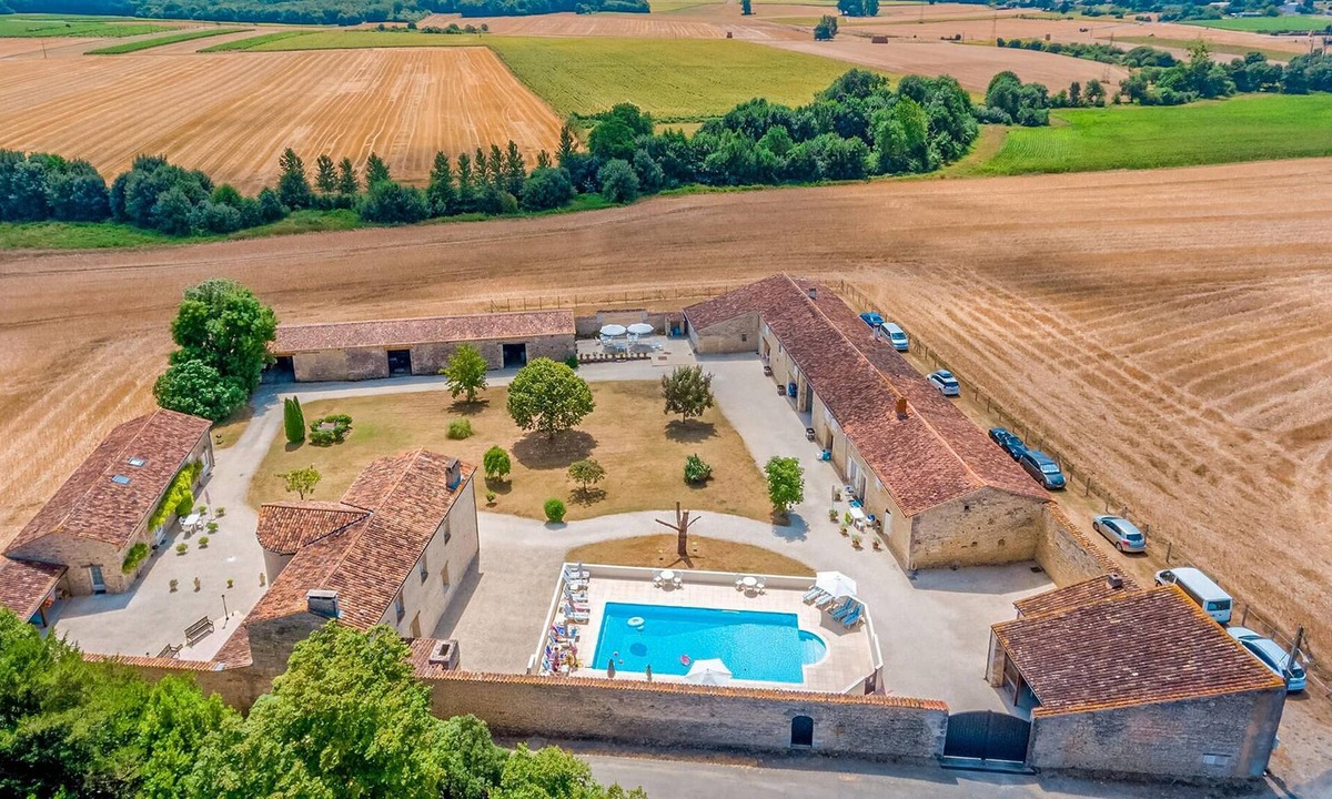 Saint-Hilaire-de-Villefranche House | Wonderful accommodation in century-old building in the countryside.